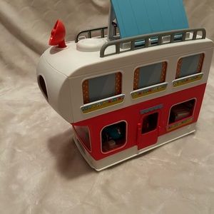 Peppa pig motorhome and car used. Still makes sounds.